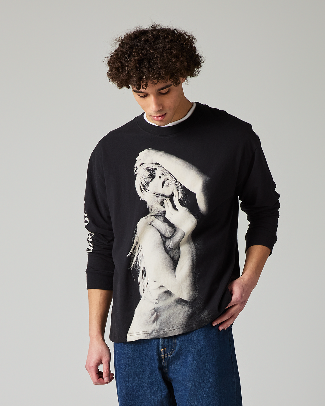 Taylor Swift | The Eras Tour Photo Long Sleeve T-Shirt L size model front close up