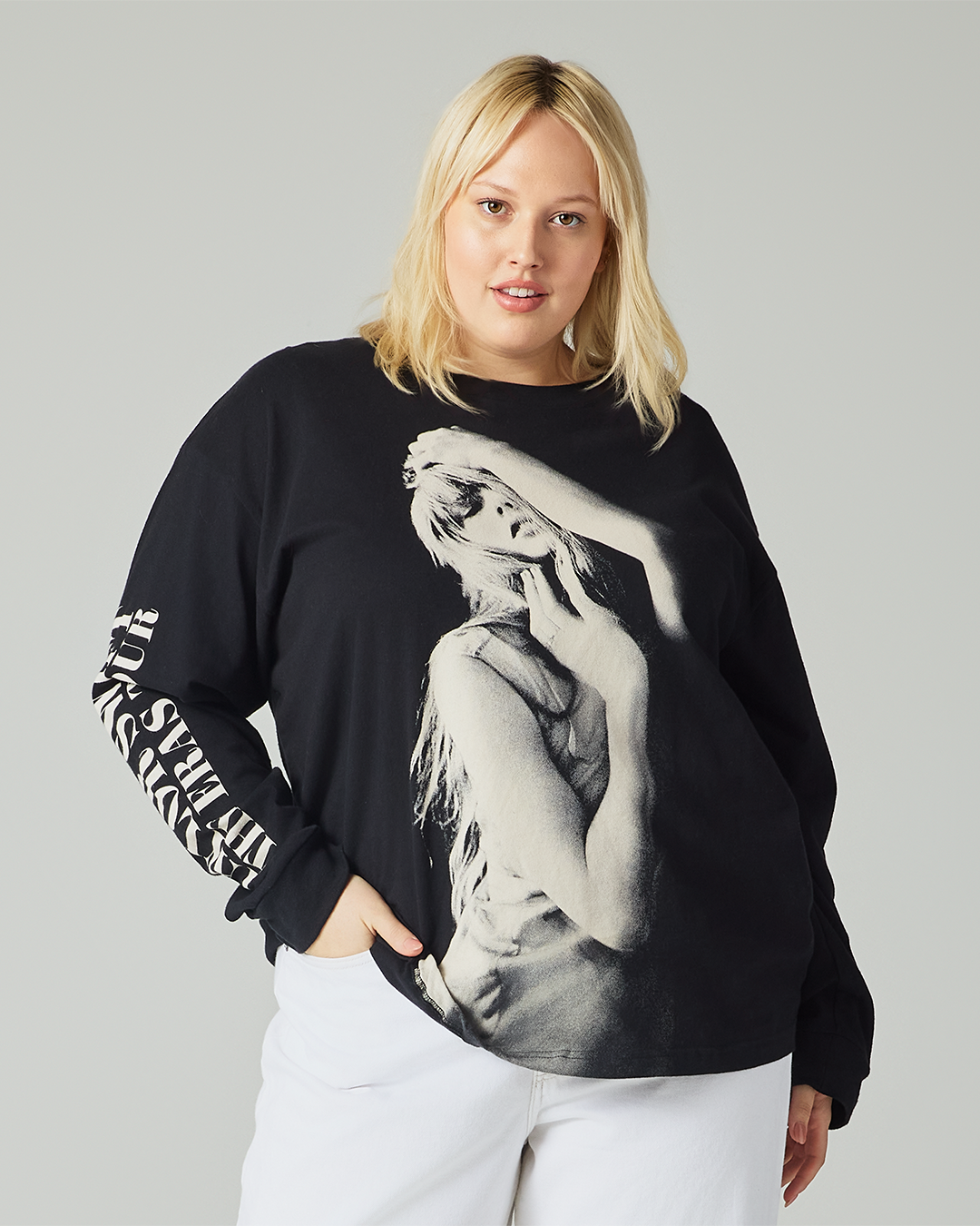 Taylor Swift | The Eras Tour Photo Long Sleeve T-Shirt 2XL size model front close up