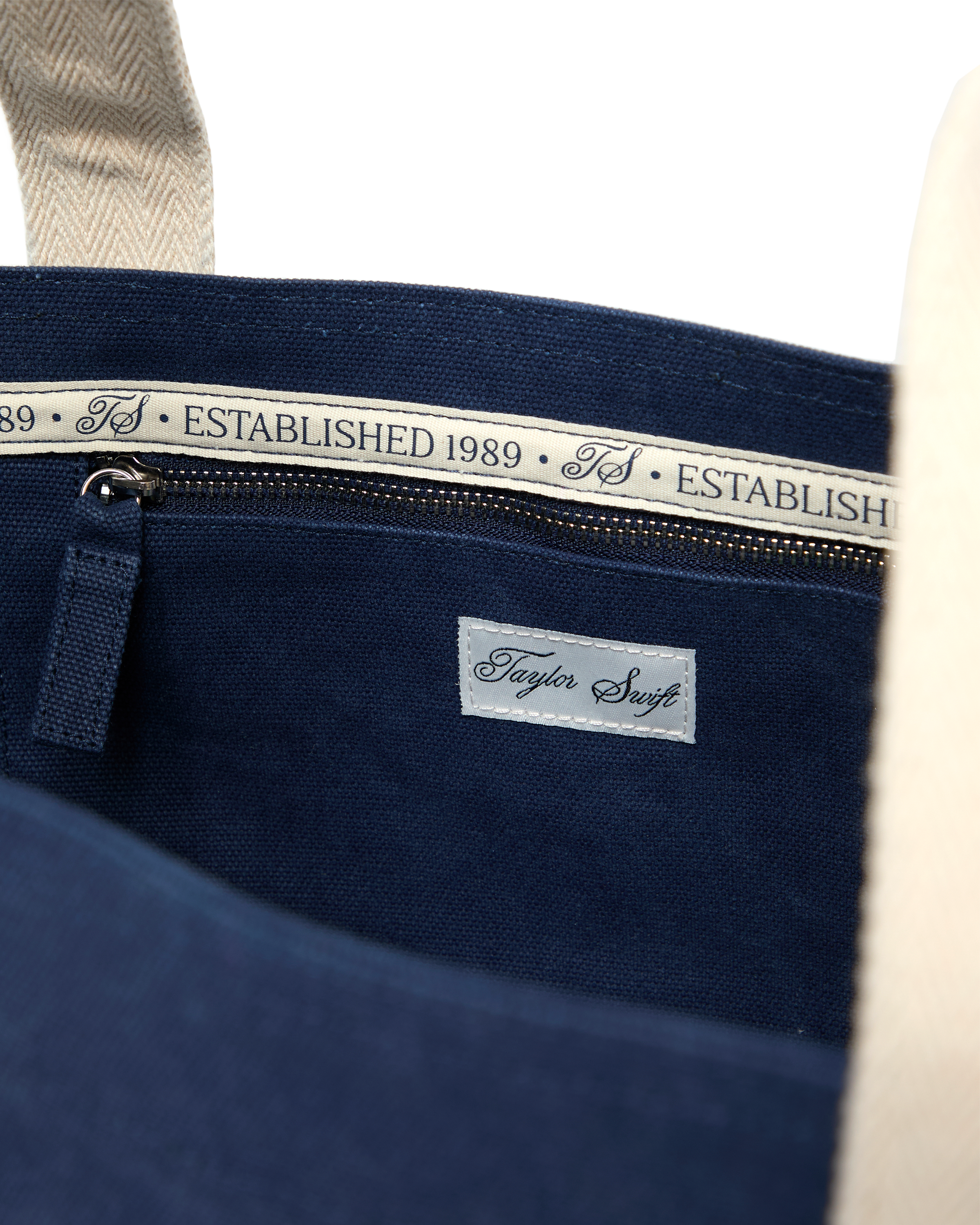 TS Crest Washed Navy Beach Bag zipper close up