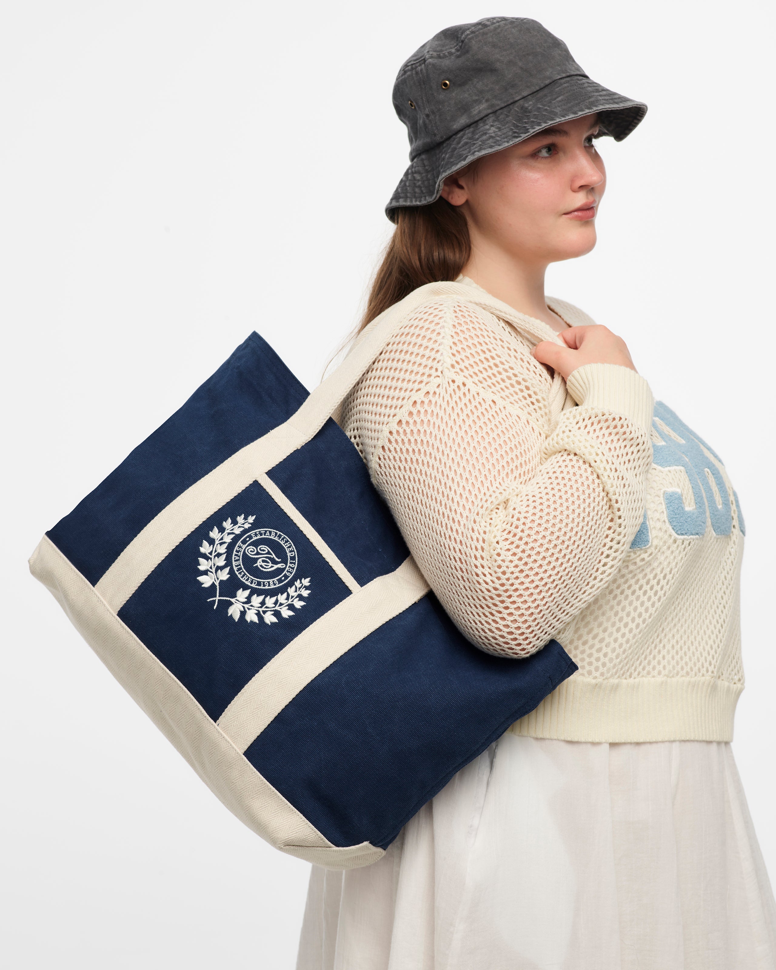 TS Crest Washed Navy Beach Bag 2XL model close up