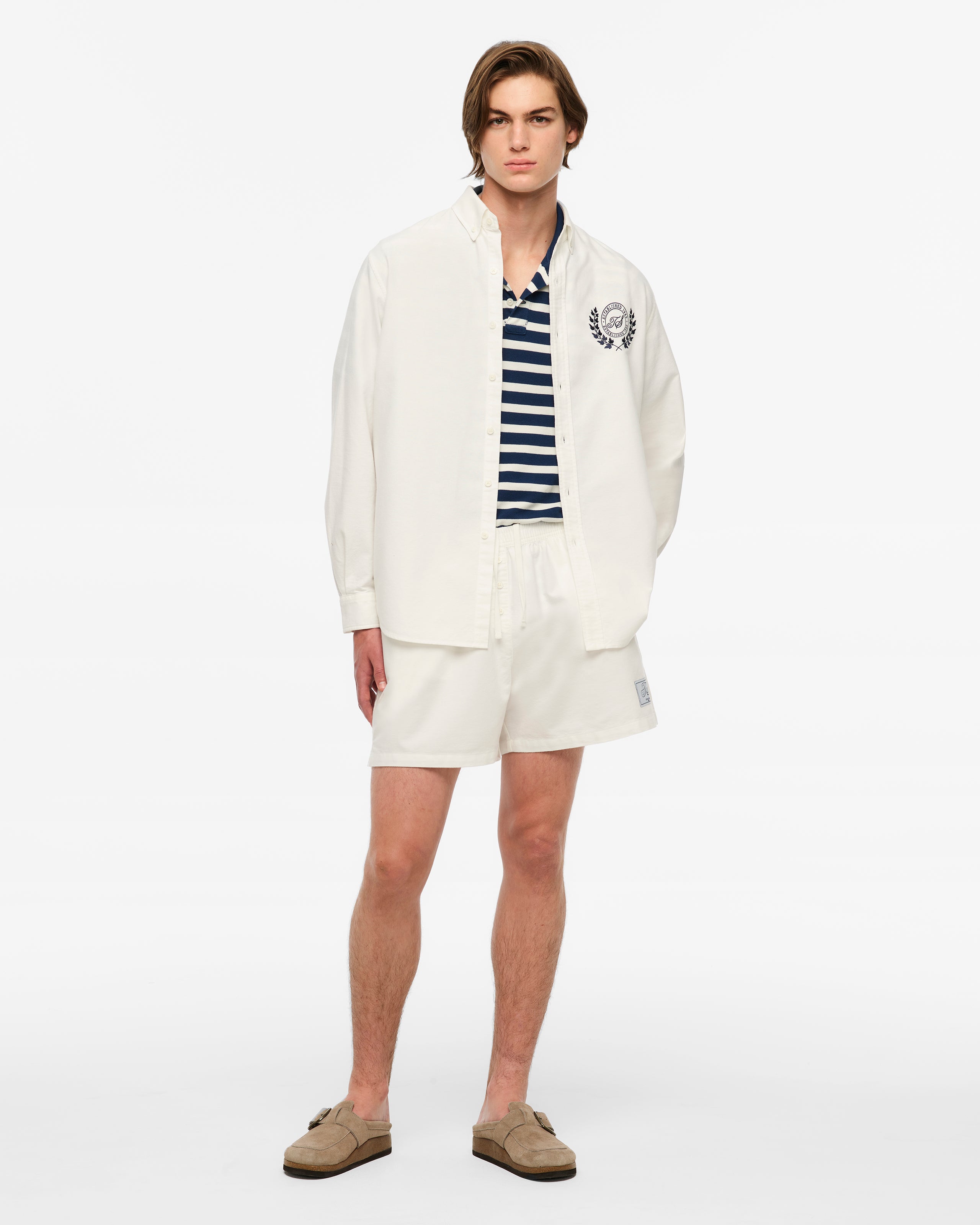 TS Crest White Oxford Shorts L model full length alternate